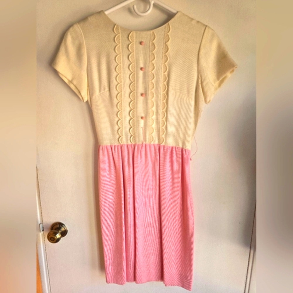 Roos Atkins 1960's Vintage Cream and Pink Short Sleeve Dress